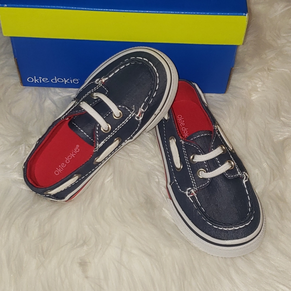 Boys boat shoes size 7 M. Brand New. In the box. P